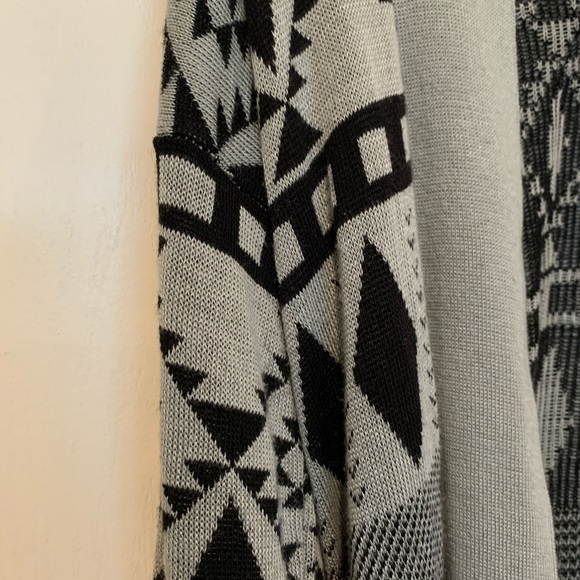 Gray/black sweater - Picture 4 of 4